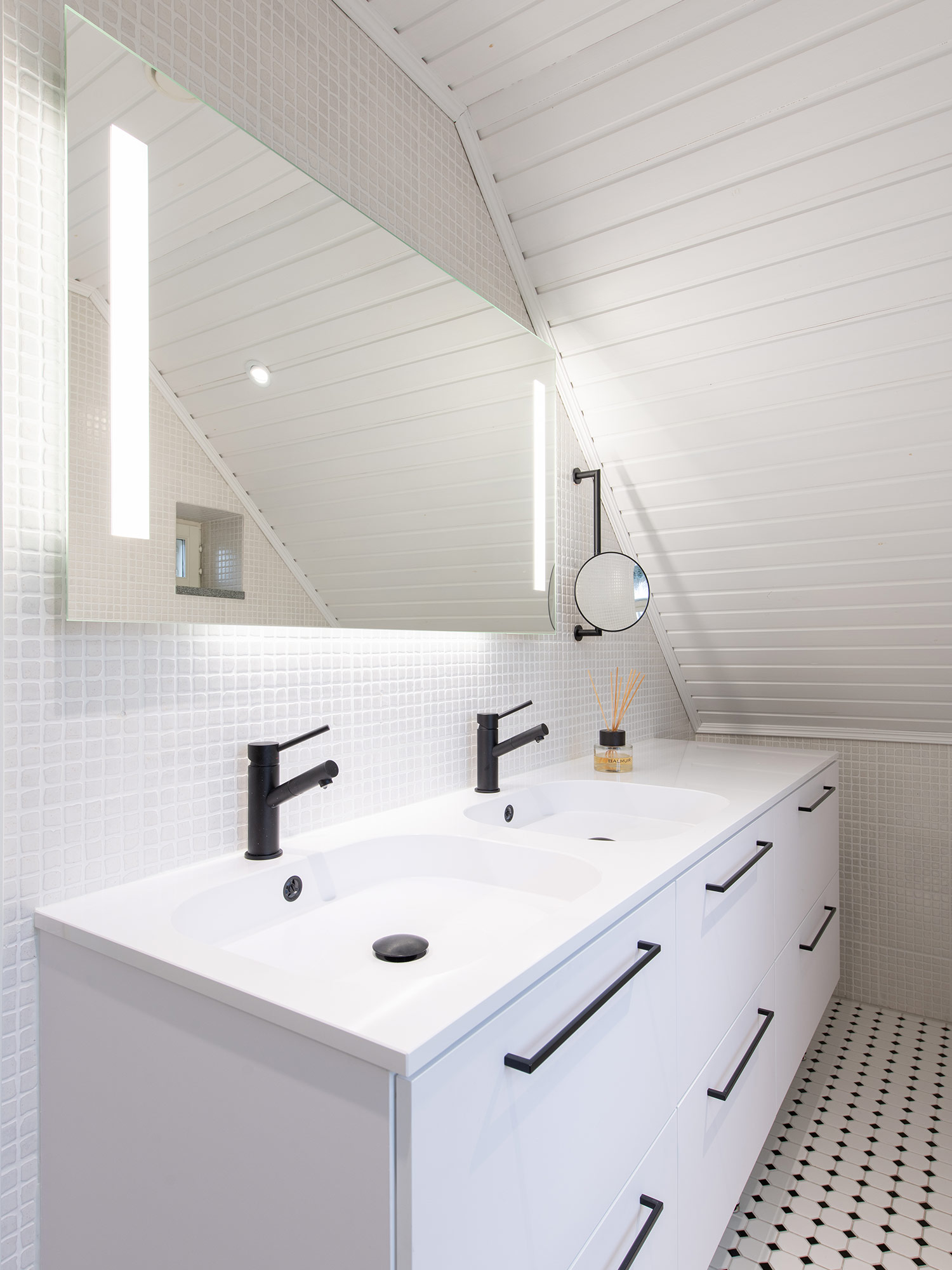valkoinen moderni kylpyhuone kylpyhuonekalusteet